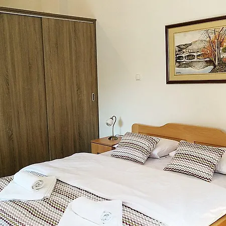 Tara Apartman